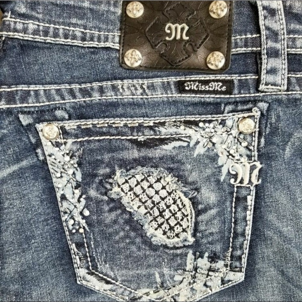 Miss Me Jeans NWT. Bootcut Med rise size 34